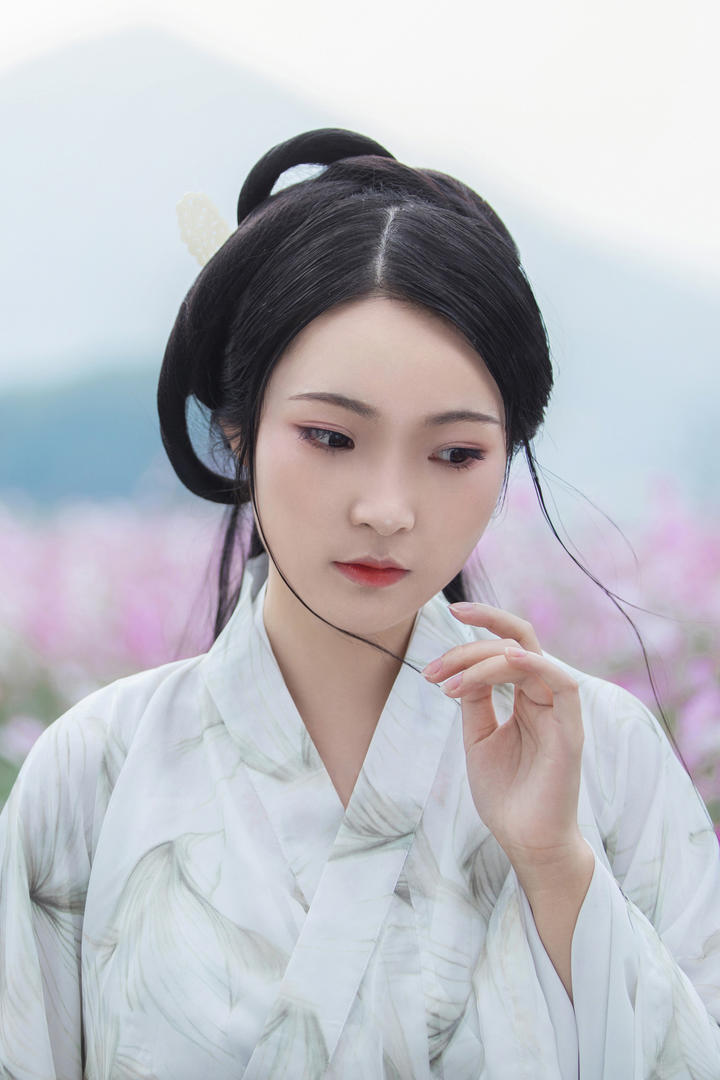 江苏90后姑娘成央视蛇年春晚主持人
